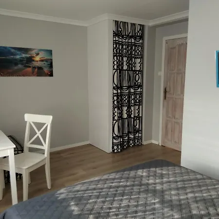 ホームステイ Pod Jaskolka ウストカ